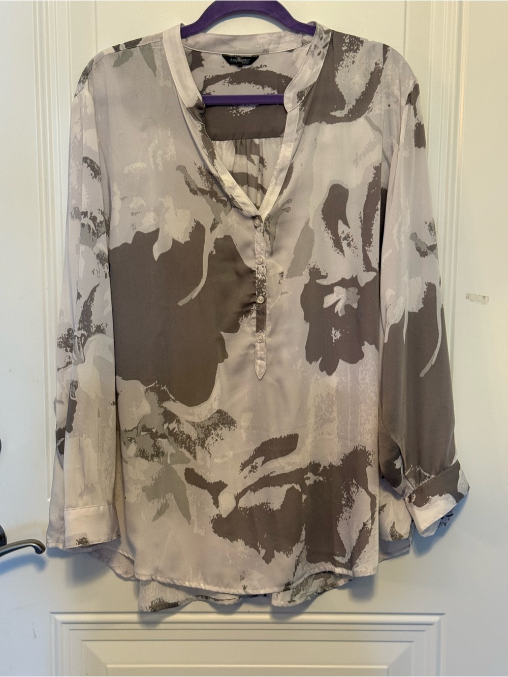 Daisy Fuentes Taupe and Cream Abstract Floral V-Neck Blouse
